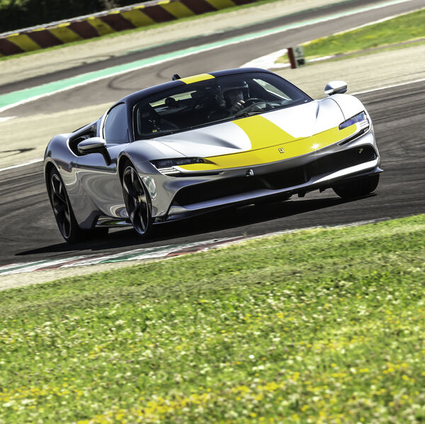 Auf der Piste im neuen SF90 Assetto Fiorano